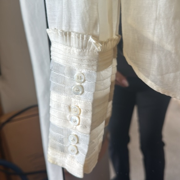 Elizabeth & James Top size Large - Picture 10 of 10